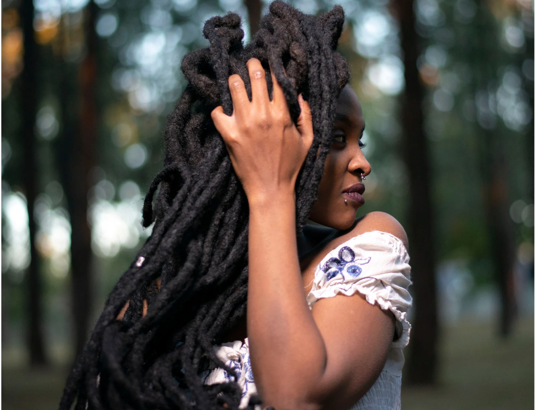 Sister Locs vs Traditional Locs: What's The Difference?